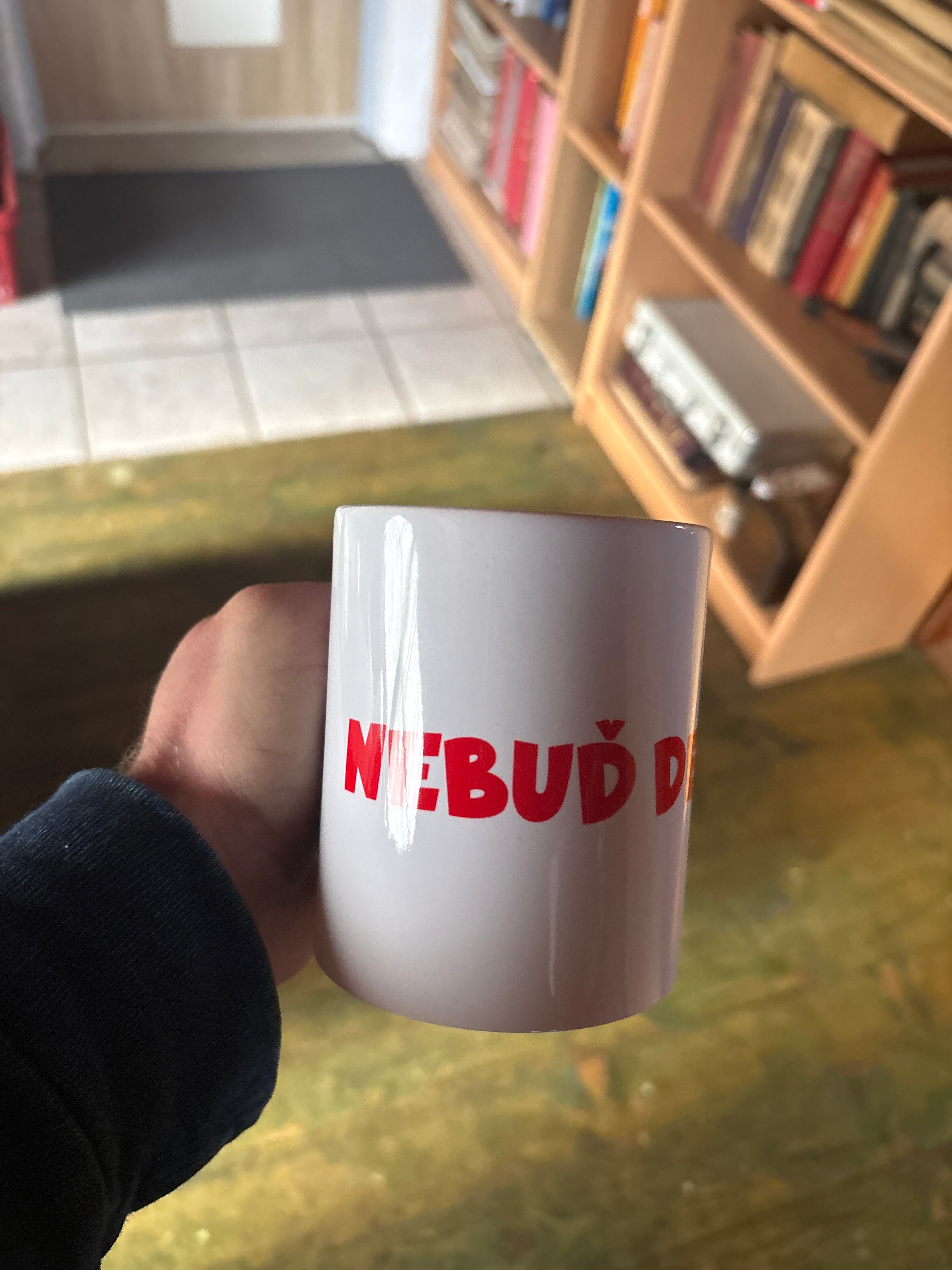 Keramický hrnek NEBUĎ DEGEŠ