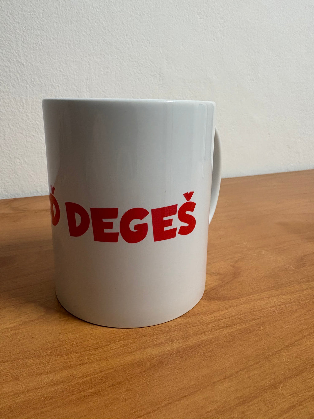 Keramický hrnek NEBUĎ DEGEŠ