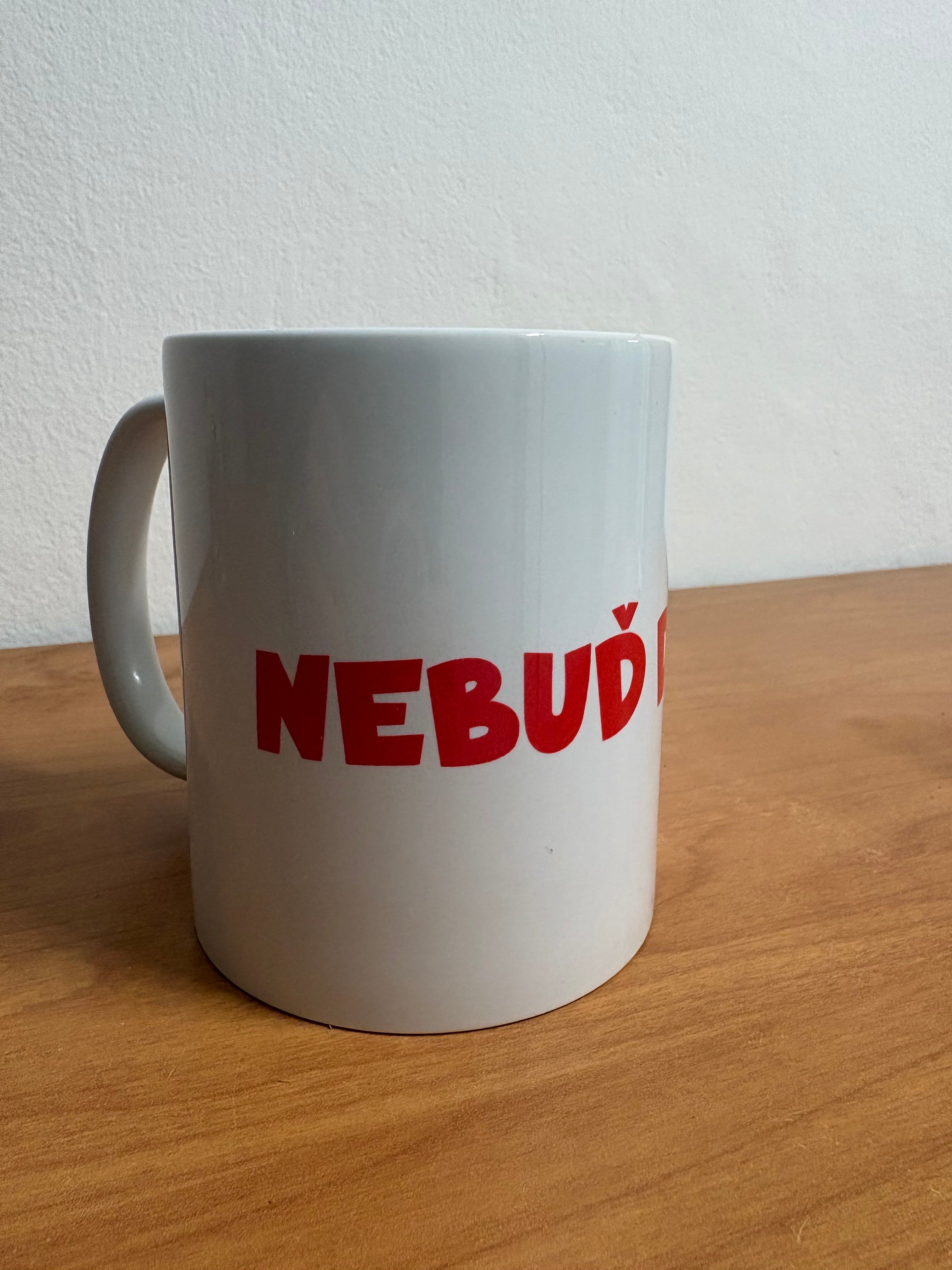 Keramický hrnek NEBUĎ DEGEŠ